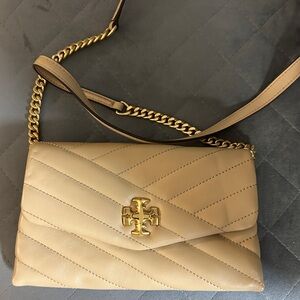 Tory Burch Kira Chevron Chain wallet desert dune